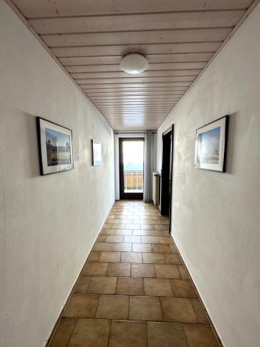 1_flur_richtung_balkon